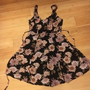 🌲 90s floral dress